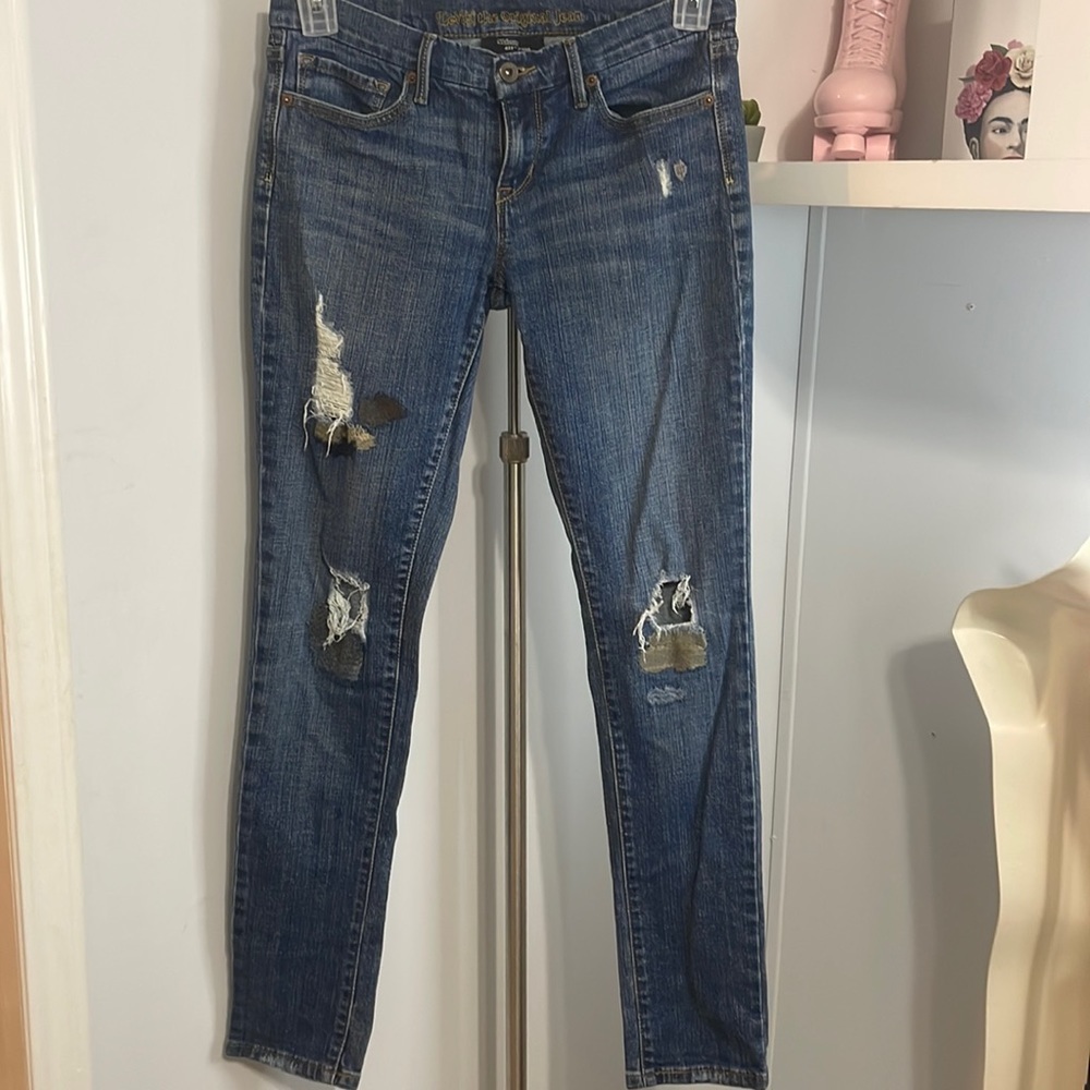Levi’s 421 Embroidered  skinny jeans size 28